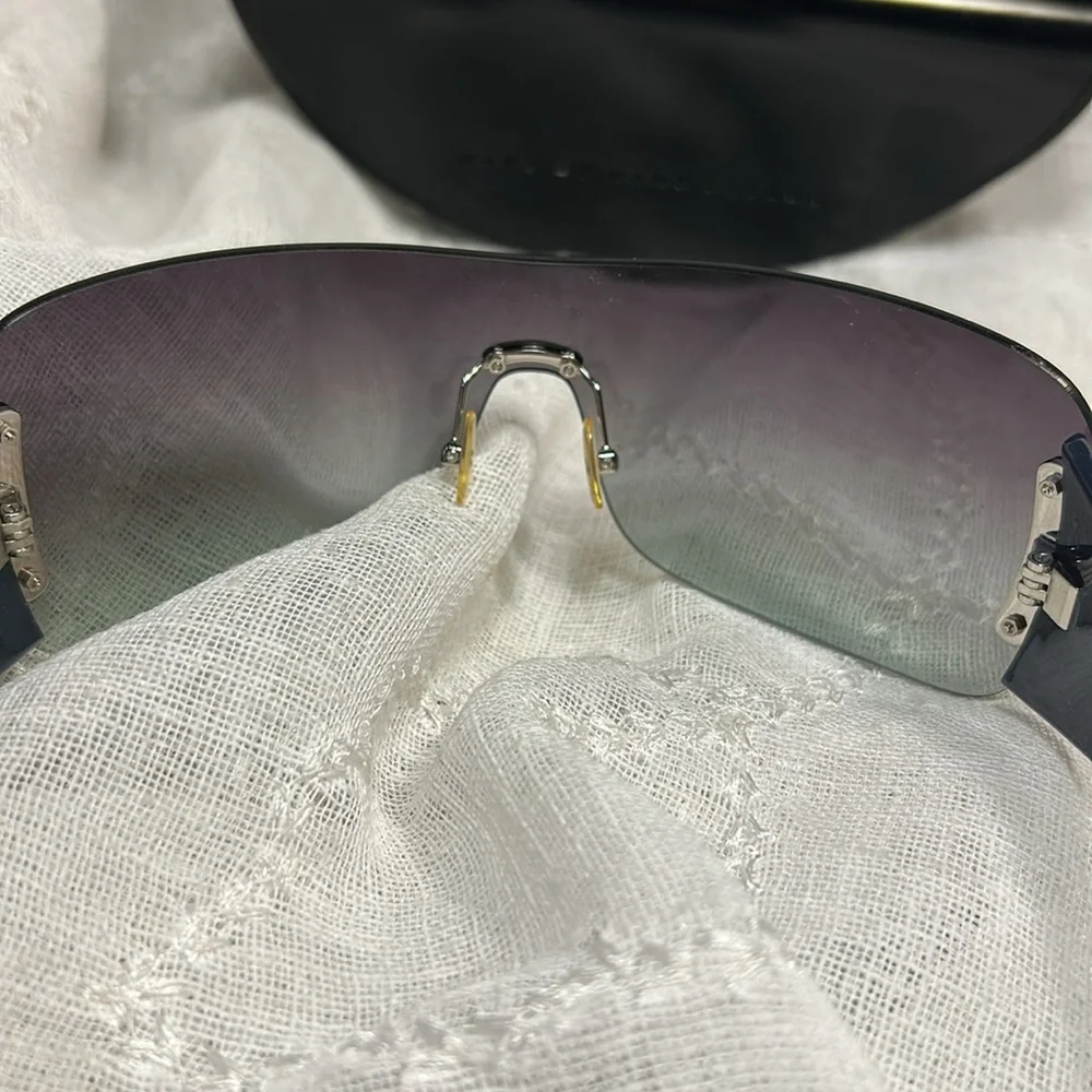 Marc Jacobs MMJ005 gradient shield style sunglasses with case